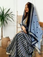 ثوب أزرق اللون مصنوع من القطن بتصميم جميل مطبوع مع شيلة متناسقة مخيطة على الطراز الظفاري