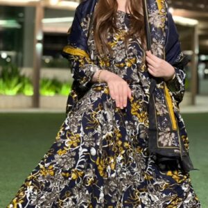 ثوب أزرق ورمادي مصنوع من القطن بتصميم جميل مطبوع عليه شيلة متناسقة مخيطة على الطراز الظفاري
