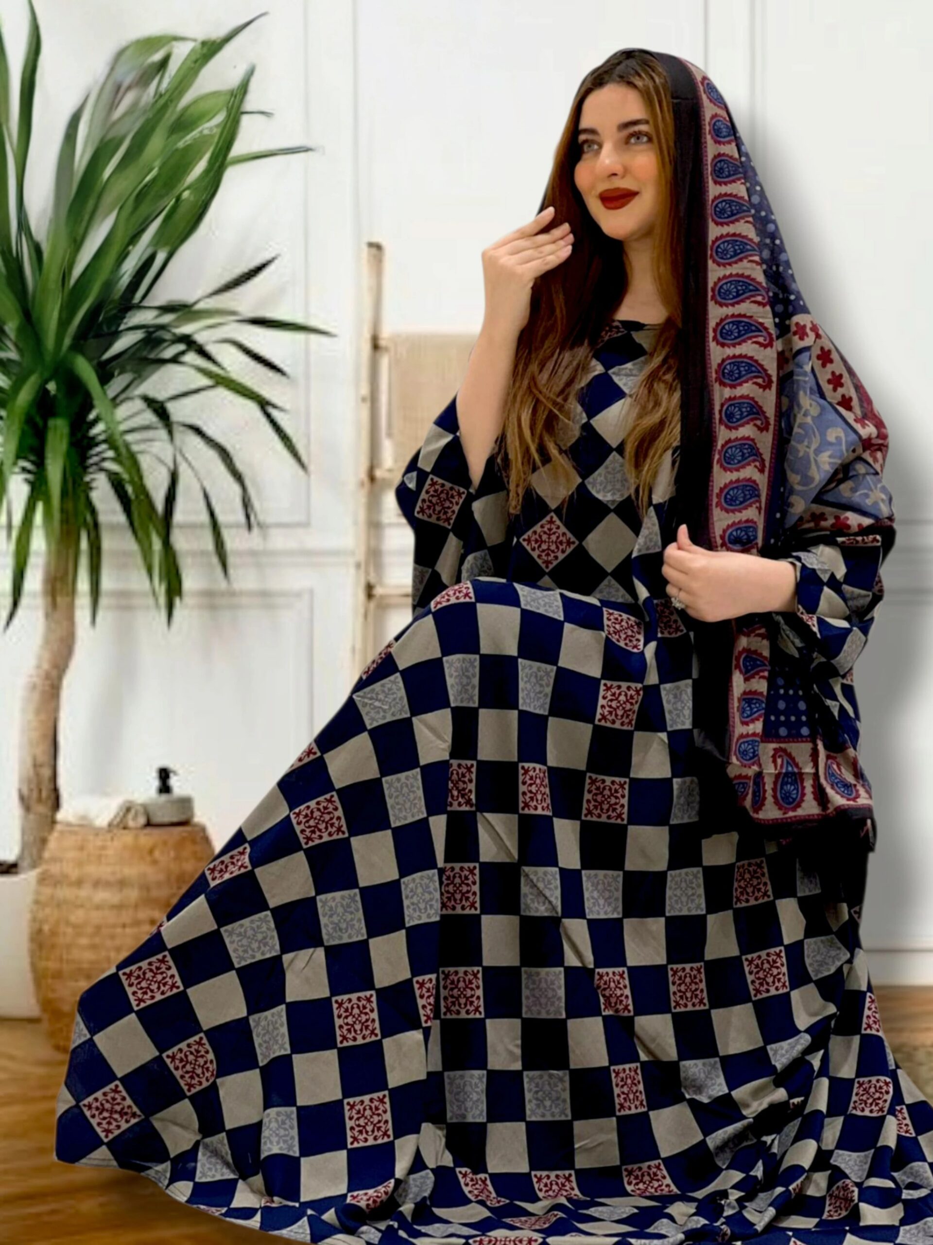 ثوب أزرق ورمادي مصنوع من القطن بتصميم مربع جميل مطبوع عليه شيلة متناسقة مخيطة على الطراز الظفاري