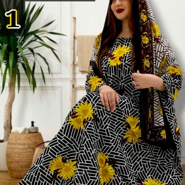 ثوب بني غامق اللون مصنوع من القطن مع تصميم زهرة باللون الأصفر مطبوع عليه شيلة متناسقة مخيطة على الطراز الظفاري