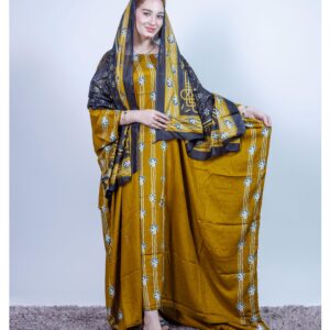 ثوب بلون الخردل مصنوع من القطن مع تصميم زهرة صغيرة جميلة مطبوعة مع شيل متناسق مخيط على الطراز الظفاري