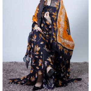 ثوب أسود اللون مصنوع من القطن بتصميم زهور جميلة مطبوع عليه شيل متناسق مخيط على الطراز الظفاري