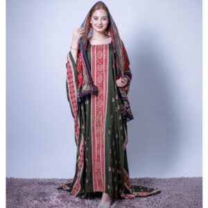 ثوب أخضر اللون مصنوع من القطن بتصميم أحمر جميل مطبوع عليه شيلة متناسقة مخيطة على الطراز الظفاري