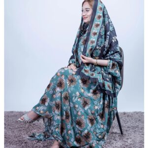 ثوب بلون أخضر بحري مصنوع من القطن بتصميم زهور جميلة مطبوع عليه شيلة متناسقة مخيطة على الطراز الظفاري