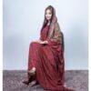 ثوب مهرون مصنوع من القطن بتصميم جميل مطبوع مع شيلة متناسقة مخيطة على الطراز الظفاري