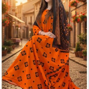 ثوب برتقالي اللون مصنوع من القطن بتصميم جميل مطبوع عليه شيلة متناسقة مخيطة على الطراز الظفاري ومتوفر أيضًا بدون خياطة