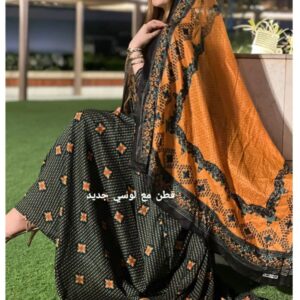 ثوب باللون الأخضر مصنوع من القطن بتصميم جميل مطبوع مع شيلة متناسقة مخيطة على الطراز الظفاري ومتوفر أيضًا بدون خياطة