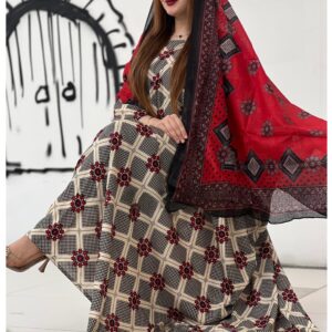 ثوب باللون البيج مصنوع من القطن بتصميم زهور جميلة مطبوع عليه شيلة متناسقة مخيطة على الطراز الظفاري