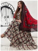ثوب باللون البيج مصنوع من القطن بتصميم زهور جميلة مطبوع عليه شيلة متناسقة مخيطة على الطراز الظفاري