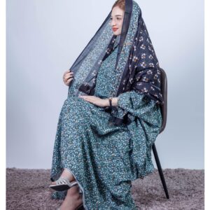 ثوب بلون أخضر بحري مصنوع من القطن بتصميم زهور جميلة مطبوع عليه شيلة متناسقة مخيطة على الطراز الظفاري