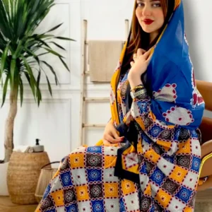 ثوب متعدد الألوان مصنوع من القطن مع تصميم زهور جميل مطبوع مع شيله مطابقة مخيطة على طراز الظفاري