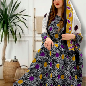 ثوب بلون أبيض وأسود مصنوع من القطن بتصميم بولكا جميل مطبوع مع شيلة مطابقة مخيطة على طراز ظفاري