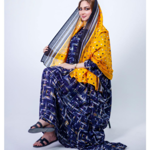 ثوب بلون أزرق مصنوع من القطن بتصميم جميل مطبوع عليه شيلة مطابقة مخيطة على طراز ظفاري