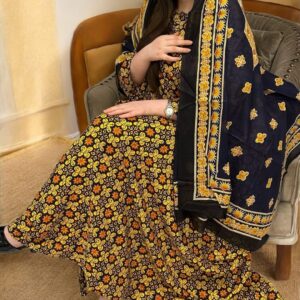 ثوب متعدد الألوان مصنوع من القطن بتصميم جميل مطبوع عليه شيلة متناسقة مخيطة على الطراز الظفاري