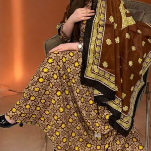 ثوب متعدد الألوان مصنوع من القطن بتصميم جميل مطبوع عليه شيلة متناسقة مخيطة على الطراز الظفاري