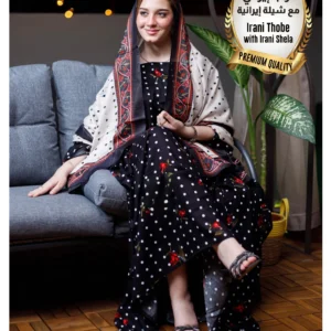 ثوب إيراني أسود اللون مصنوع من القطن مزين بنقشة البولكا والزهور ومطرز بشيلة متناسقة ومخيطة على الطراز الظفاري