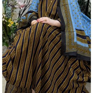 ثوب الأسود والأصفر اللون مصنوع من القطن بتصميم جميل مطبوع عليه شيلة مطابقة مخيطة على الطراز الظفاري