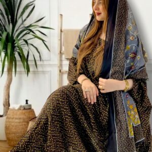 ثوب متعدد الألوان مصنوع من القطن مع تصميم زهور جميل مطبوع مع شيلة مطابقة مخيطة على طراز ظفاري