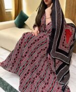 ثوب البني والأسود اللون مصنوع من القطن بتصميم جميل مطبوع بشيلة متناسقة ومخيطة على الطراز الظفاري