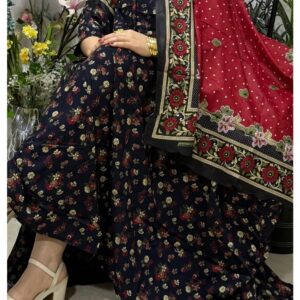 ثوب أسود اللون مصنوع من القطن الكويتي مع تصميم زهور جميل مطبوع مع شيلة مطابقة مخيطة على طراز ظفاري