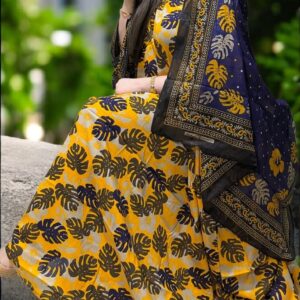 ثوب متعدد الألوان مصنوع من القطن بتصميم جميل مطبوع بشيلة متناسقة ومخيطة على الطراز الظفاري