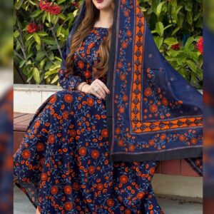 ثوب أزرق اللون مصنوع من القطن بتصميم جميل مطبوع عليه شيلة متناسقة مخيطة على الطراز الظفاري