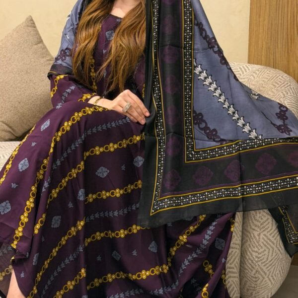 ثوب أرجواني مصنوع من القطن بتصميم جميل مطبوع، مزود بشيلة مطابقة مخيط على الطراز الظفاري والجلابية