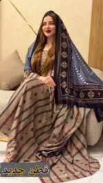ثوب بيج مصنوع من القطن بتصميم جميل مطبوع، مزود بشيلة مطابقة مخيط على الطراز الظفاري