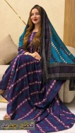 ثوب أزرق اللون مصنوع من القطن بتصميم جميل مطبوع، مزود بشيلة مطابقة مخيط على الطراز الظفاري