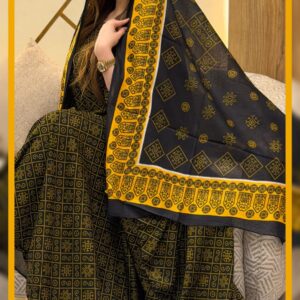 ثوب أسود مصنوع من القطن بتصميم جميل مطبوع، مزود بشال متناسق مخيط على الطراز الظفاري