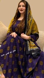ثوب أرجواني اللون مصنوع من القطن بتصميم جميل مطبوع، مزود بشيلة مطابقة مخيط على الطراز الظفاري