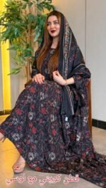 ثوب مصنوع من القطن الكويتي بتصميم جميل مطبوع عليه شيلة متناسق، متوفر بنمط الظفاري والجلابية