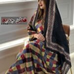 ثوب مصنوع من القطن بتصميم جميل مطبوع عليه شيلة متناسق، متوفر بنمط الظفاري والجلابية
