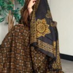 ثوب مصنوع من القطن بتصميم جميل مطبوع عليه شيلة متناسق، متوفر بنمط الظفاري والجلابية