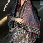 ثوب مصنوع من القطن بتصميم جميل مطبوع عليه شيلة متناسق، متوفر بنمط الظفاري والجلابية