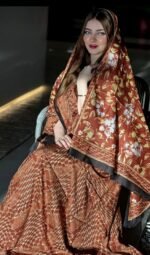 ثوب مصنوع من القطن بتصميم جميل مطبوع عليه شيلة متناسق، متوفر بنمط الظفاري والجلابية