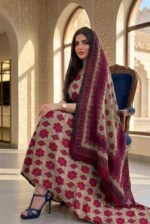 ثوب مصنوع من القطن بتصميم جميل مطبوع عليه شيلة متناسق، متوفر بنمط الظفاري والجلابية