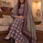 ثوب مصنوع من القطن بتصميم جميل مطبوع عليه شيلة متناسق، متوفر بنمط الظفاري والجلابية